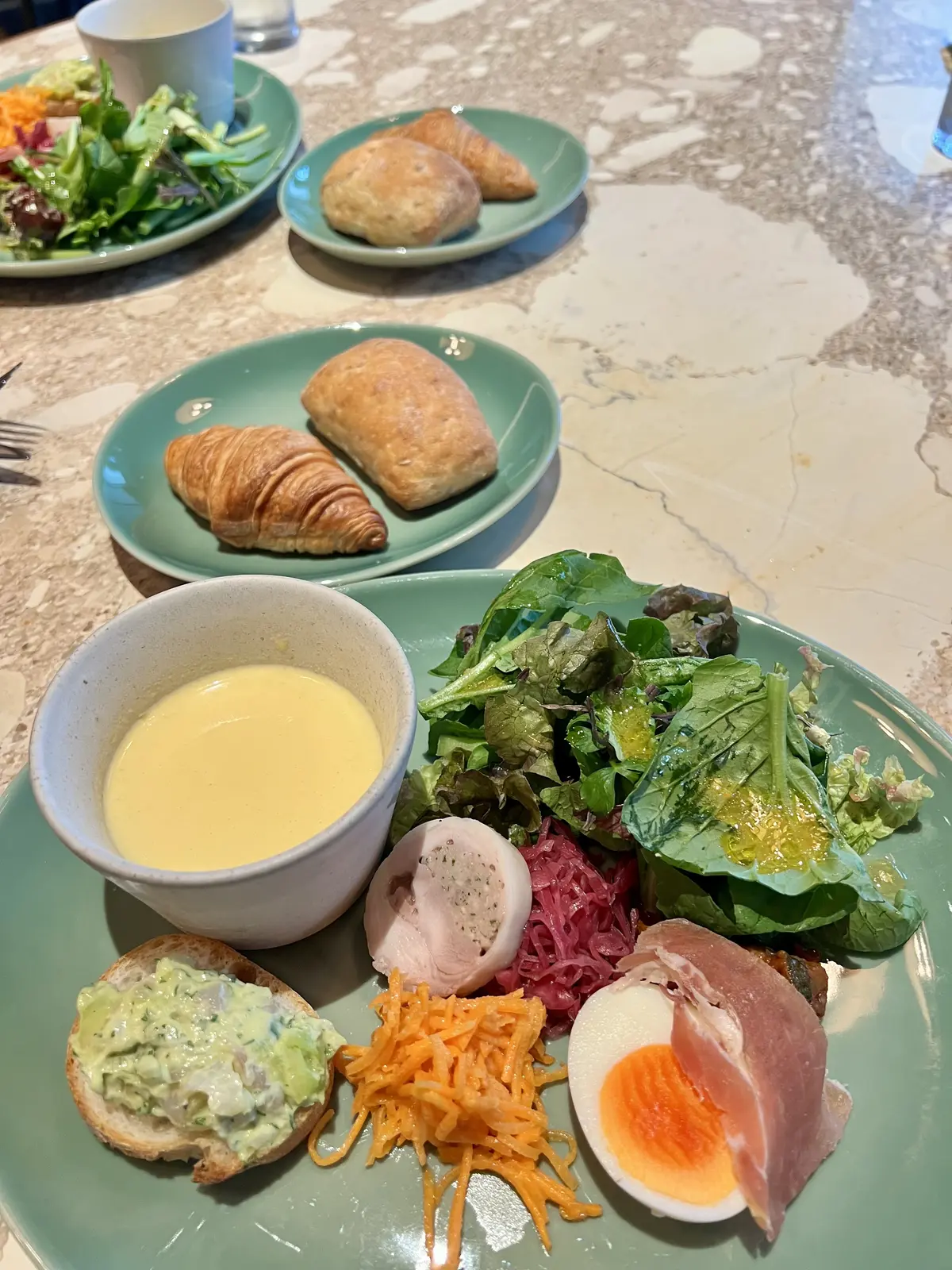 デリ、スープ、パン