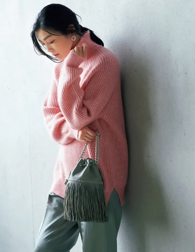 ブラミンクのきれい色カシミヤニットコーデのゆうき