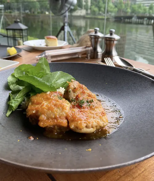 パレスホテル東京のテラス席でボリューム満の画像_2