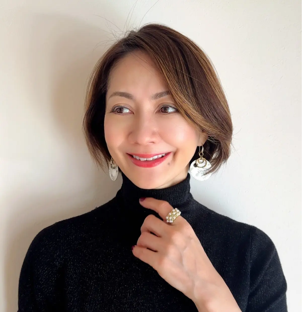 エクラ華組　岡部みわこさん　50代　ショートヘア　若見え　無造作　スタイリング方法　