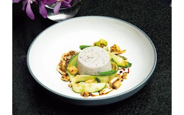 代表的なひと皿はポートベローマッシュルームのパンナコッタ