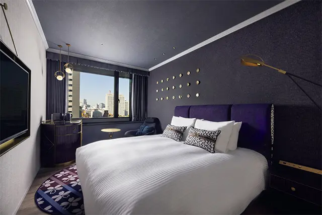 シックな色合いの客室