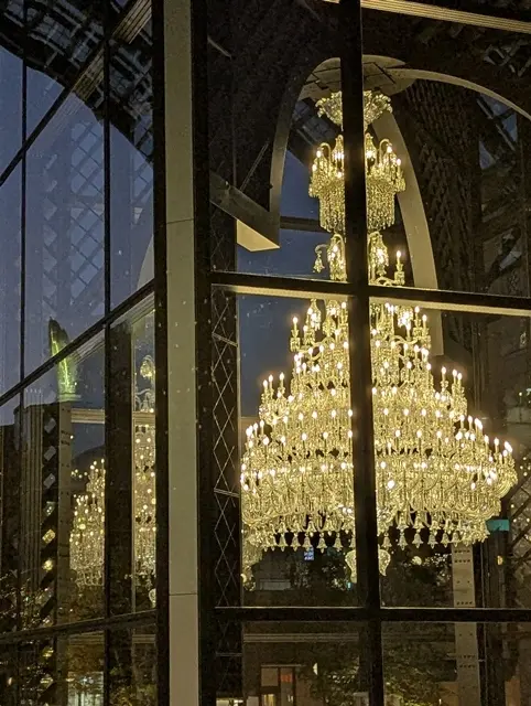 恵比寿ガーデンプレイス「バカラシャンデリア」