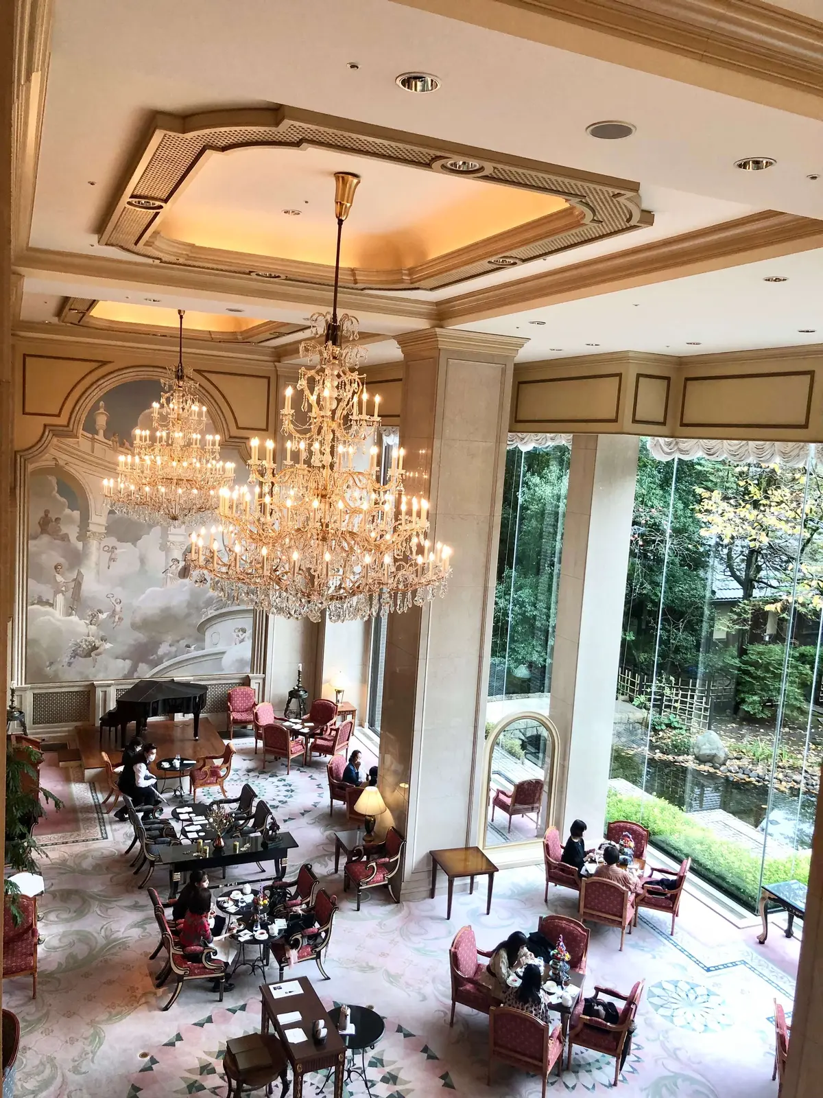 リーガロイヤルホテル東京のガーデンラウンジ。