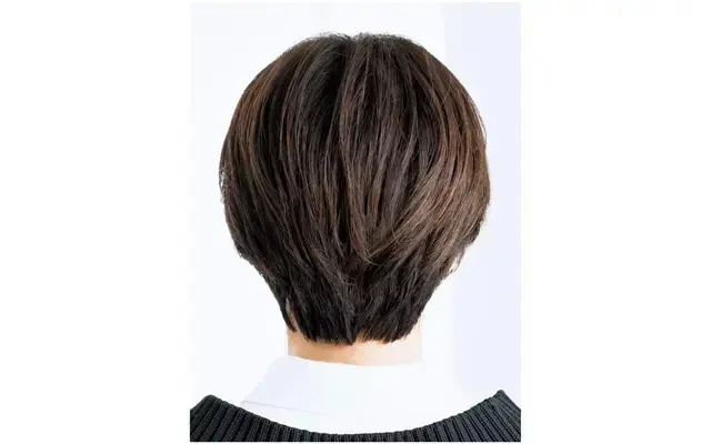 白長めの前髪がかわいらしい！大人のハンサムショートヘア