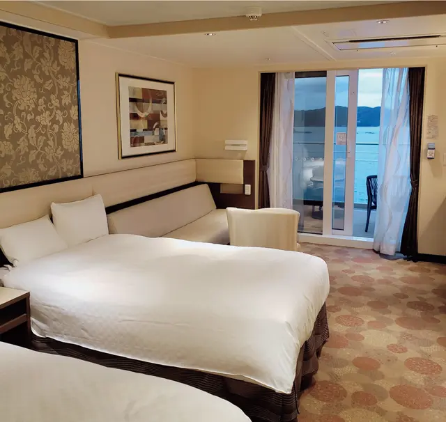 広々としたデッキつきの船室