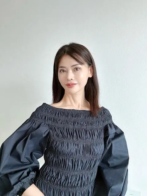 ブラックコーデにも似合うピュア リップ ティント n 03 H.B