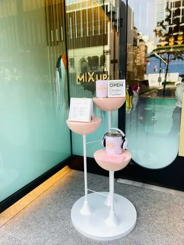 Wホテル大阪のカフェMix up外観