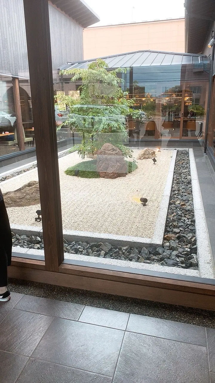 緑が綺麗なカフェで、敬老の日を祝いましたの画像_2