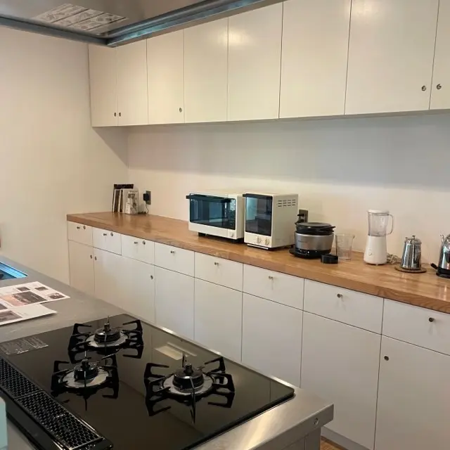 富山県のワイナリー「セイズファーム」の宿泊棟のキッチン