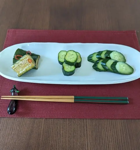 きゅうりの漬物　3種類　右　ぬか漬け