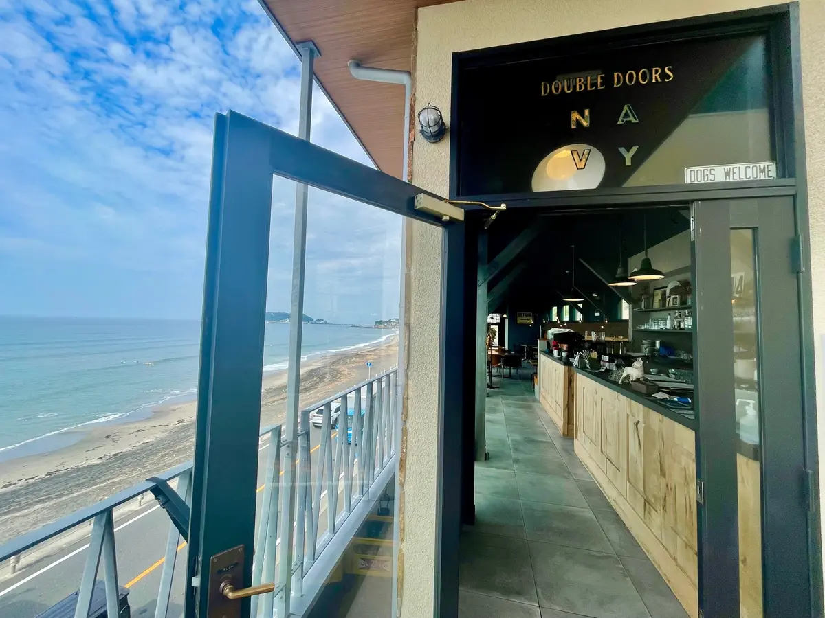 ダブルドアーズネイビーの入口