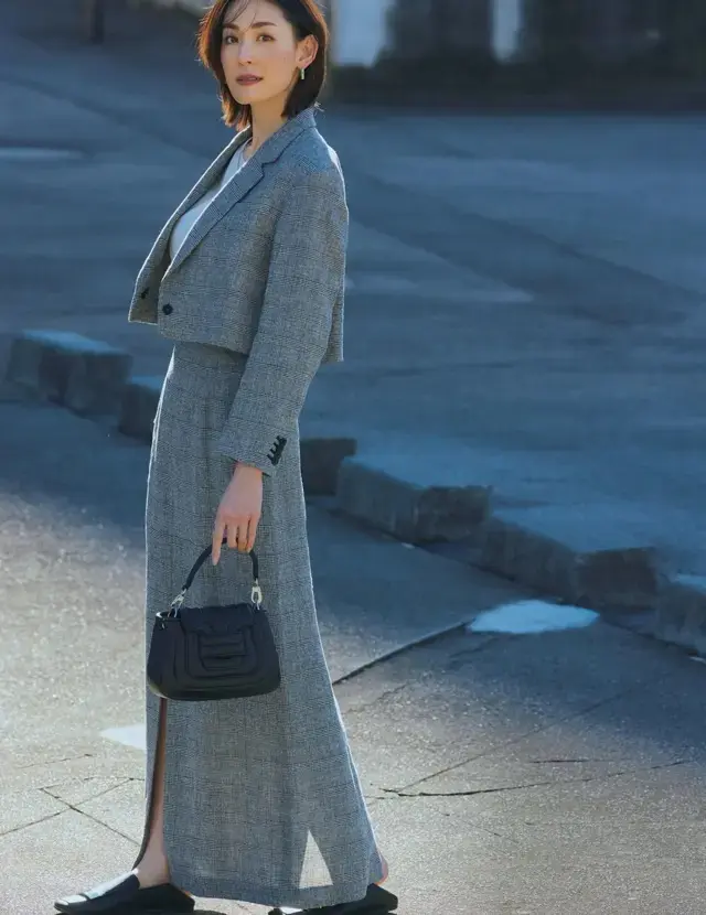 【おしゃれ刷新力のあるアウター】丈短テーラードジャケット×ハイウエストスカートで脚長コーデ