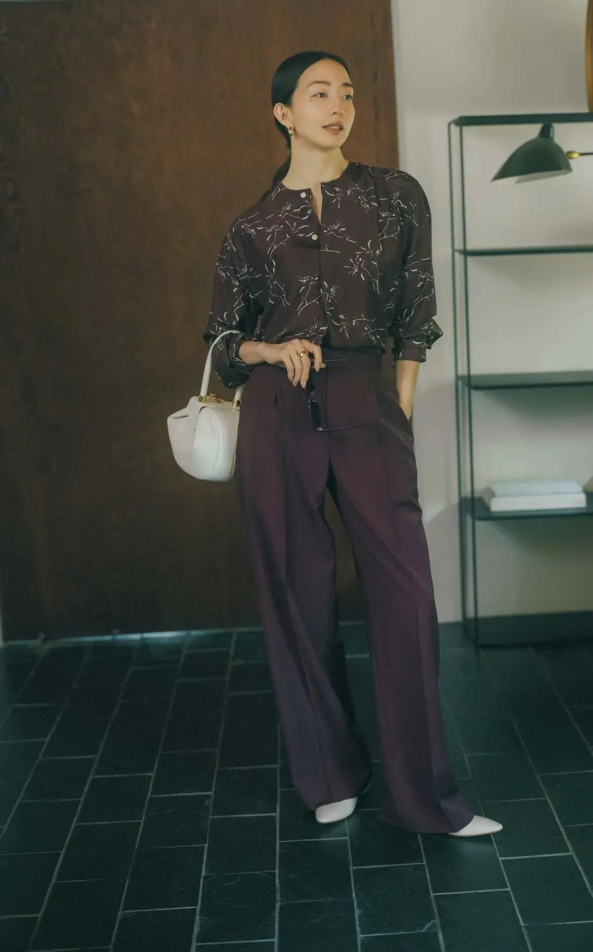 つけはずしできるボウタイでシーンに合わせてムードを変えて。大人の多面的な魅力を後押し