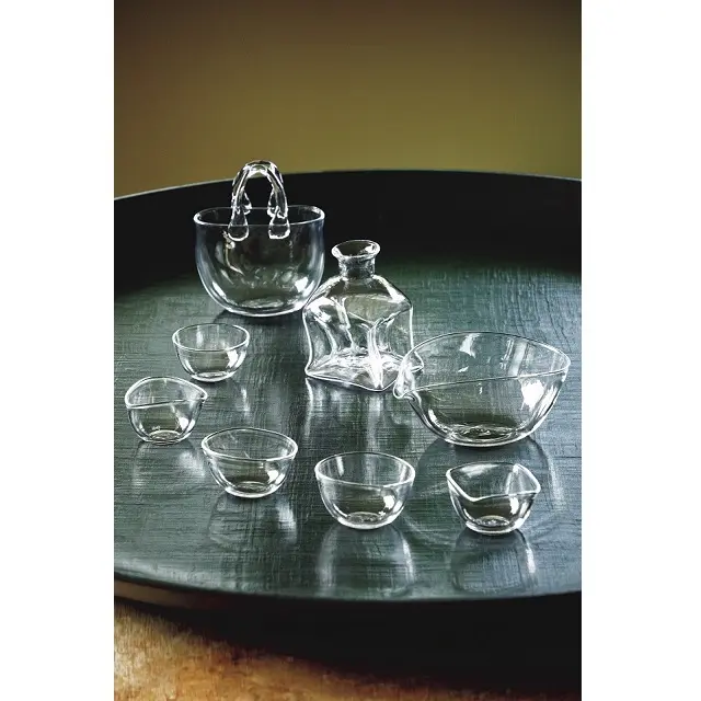 無色透明な宙吹きガラス