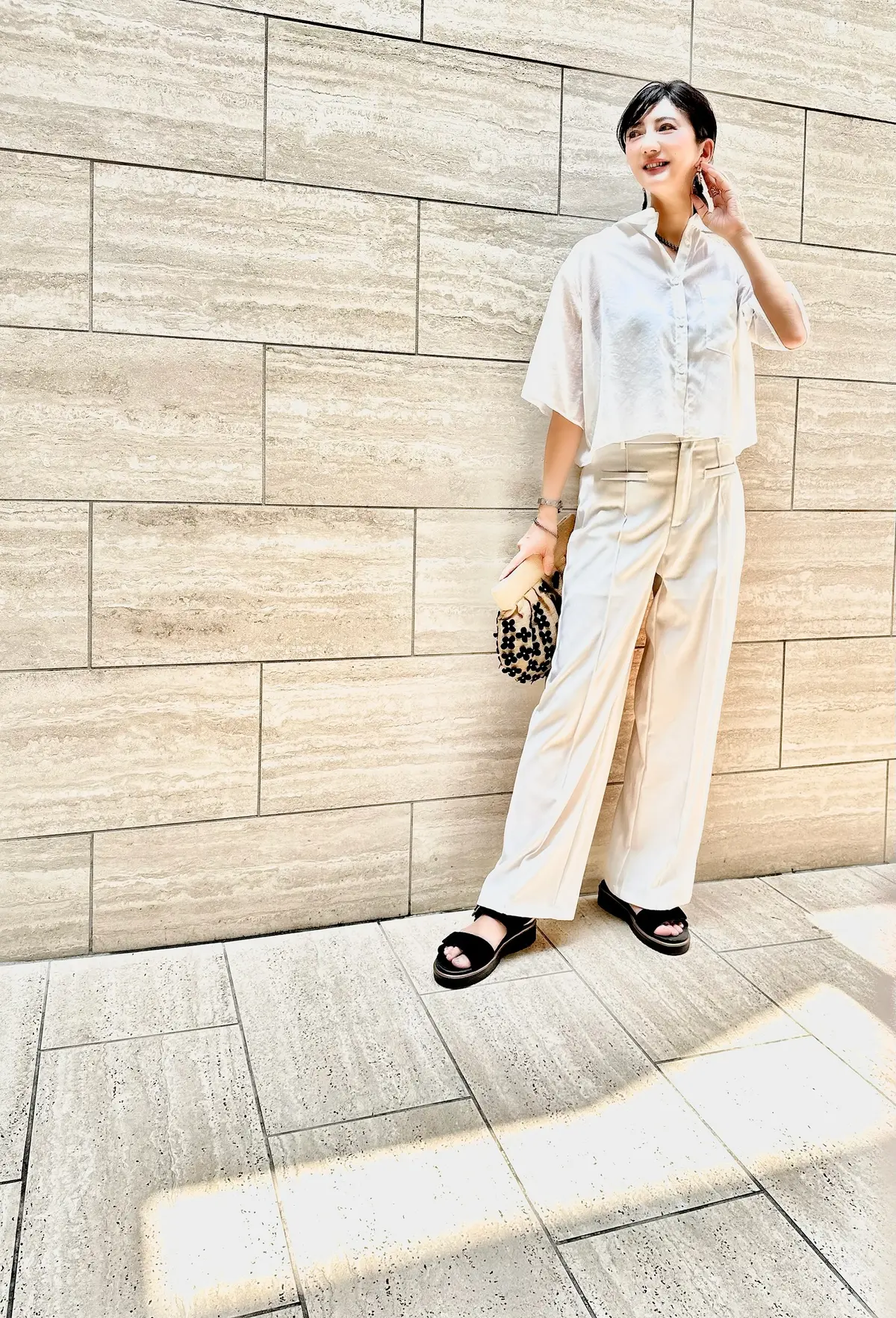 夏のホワイトコーデで高輪brunchの画像_2