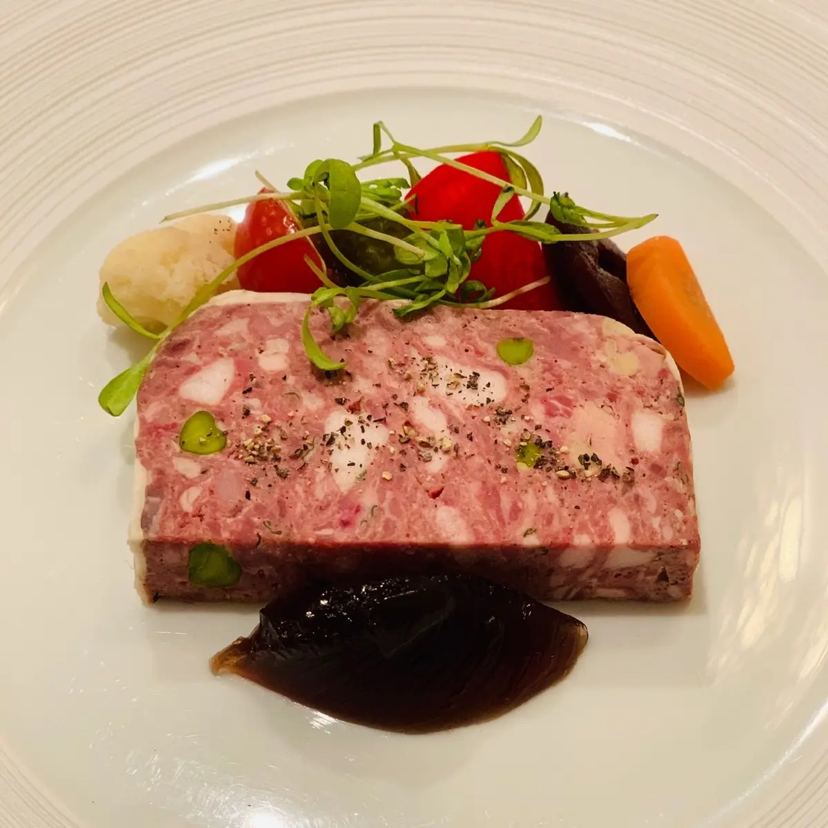 欲張りにシェアしていただく　長期熟成をかけた田舎風テリーヌ