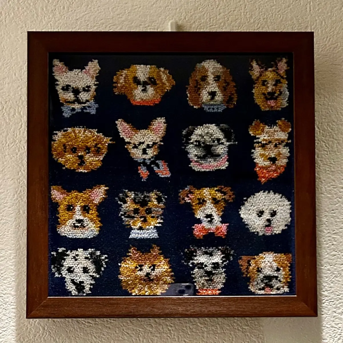 額に納まったフェイラーのハンカチ