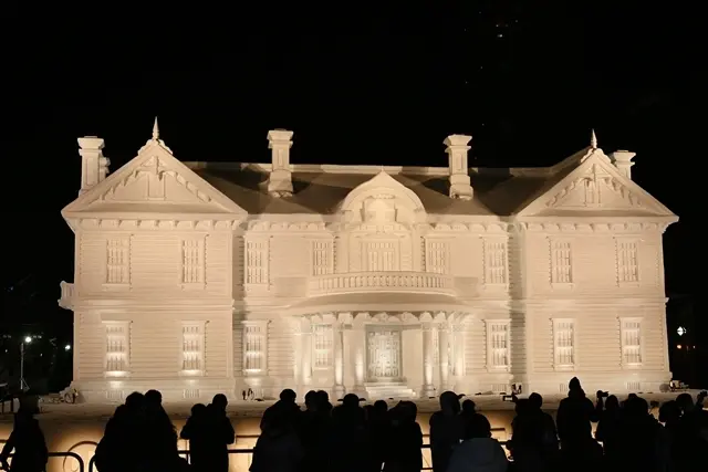 さっぽろ雪まつり大通会場8丁目　雪のHTB広場　豊平館