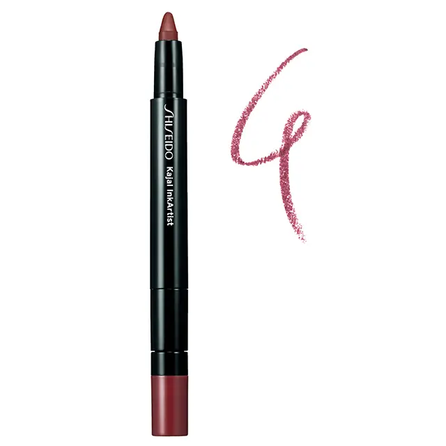 ぼかしやすいテクスチャーはラインはもちろん、アイシ ャドウやアイブロウにもマルチに使える。