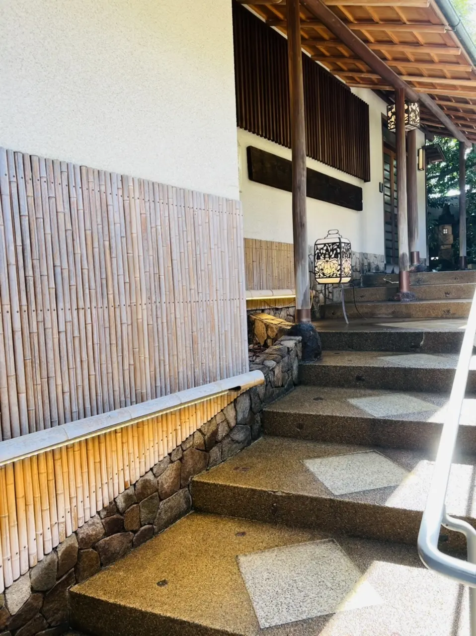 お世話になります。