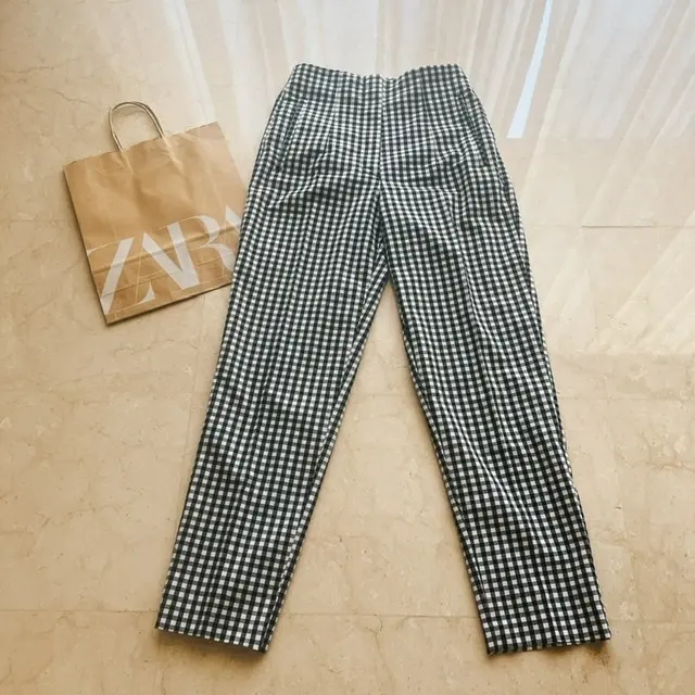ZARAパンツ