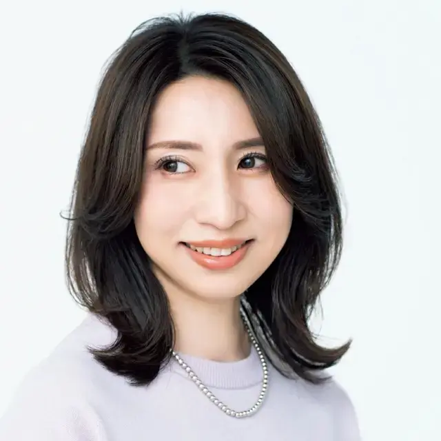 ボリューム感とつや感が若々しい「50代のミディアム」今どきスタイル34選