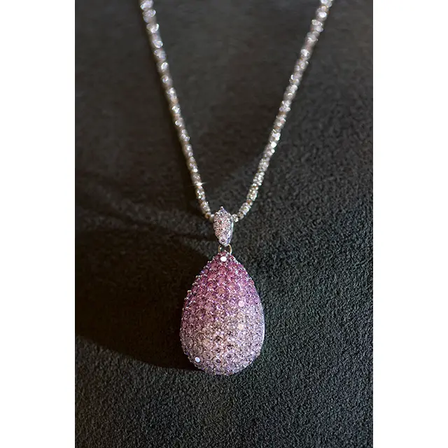 ピンクダイヤモンドネックレス￥18,700,000／PIADA