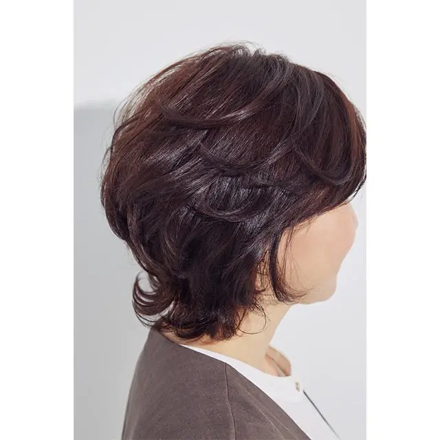 うねりやくせ毛をいかすウルフヘア