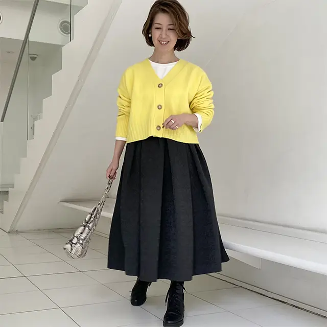 ショート丈×ロングスカートで脚長効果も！