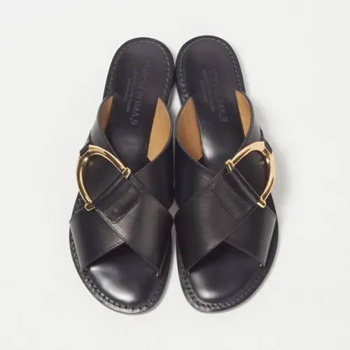 CORSO ROMA，9 クロスバックルサンダル