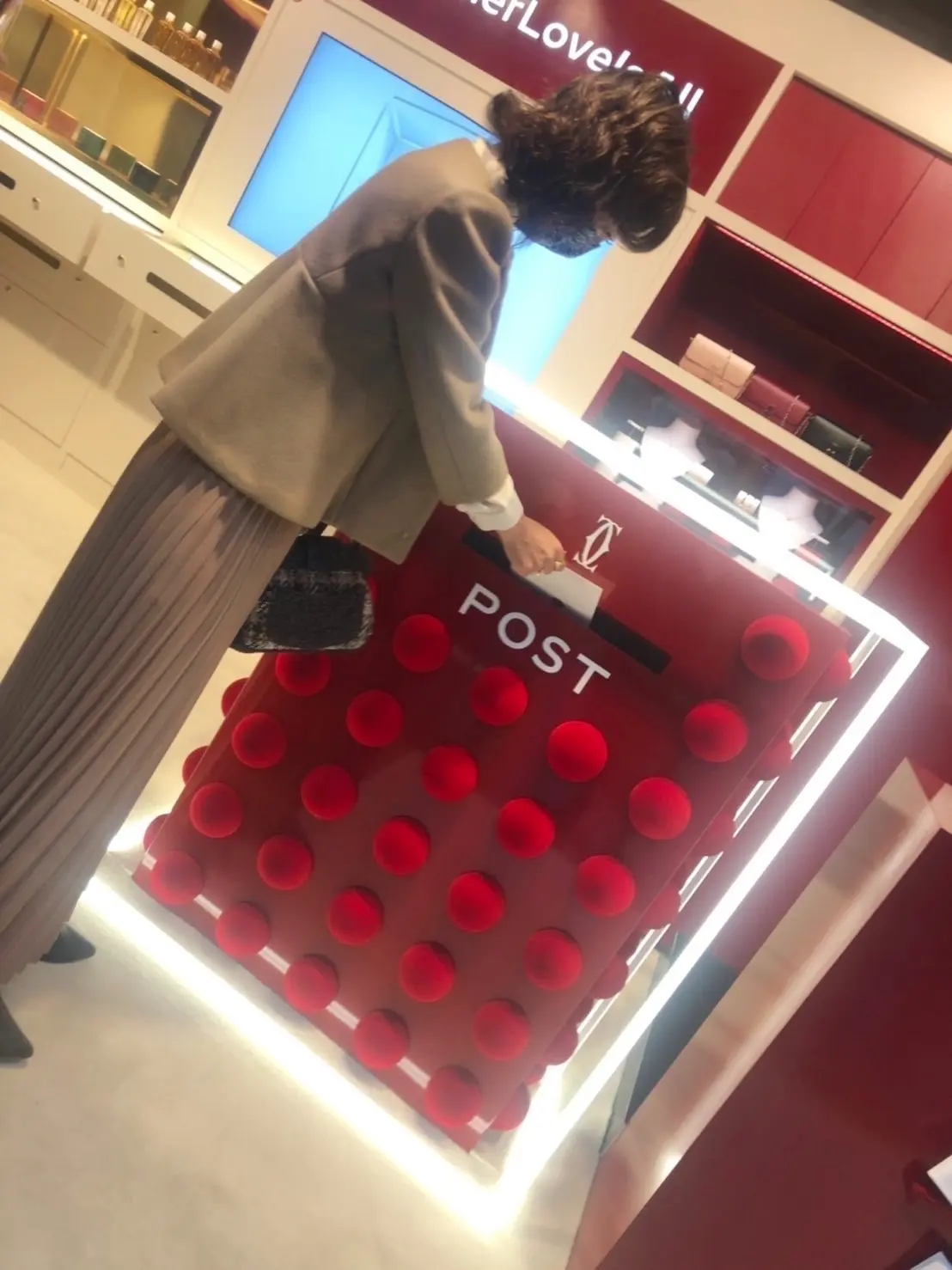 華やかなプリーツロングスカートで「Carの画像_9