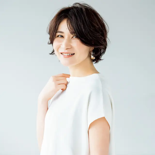 50代の髪型【ショートヘア】白髪やうねりなどの髪悩みをカバーして女性らしい印象に！