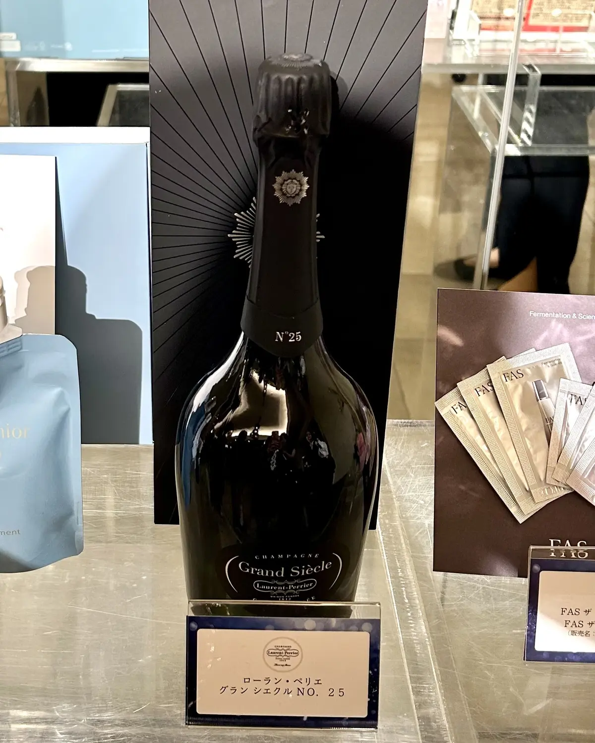 スパンコールのブラックコーデで【ソワレ・の画像_5