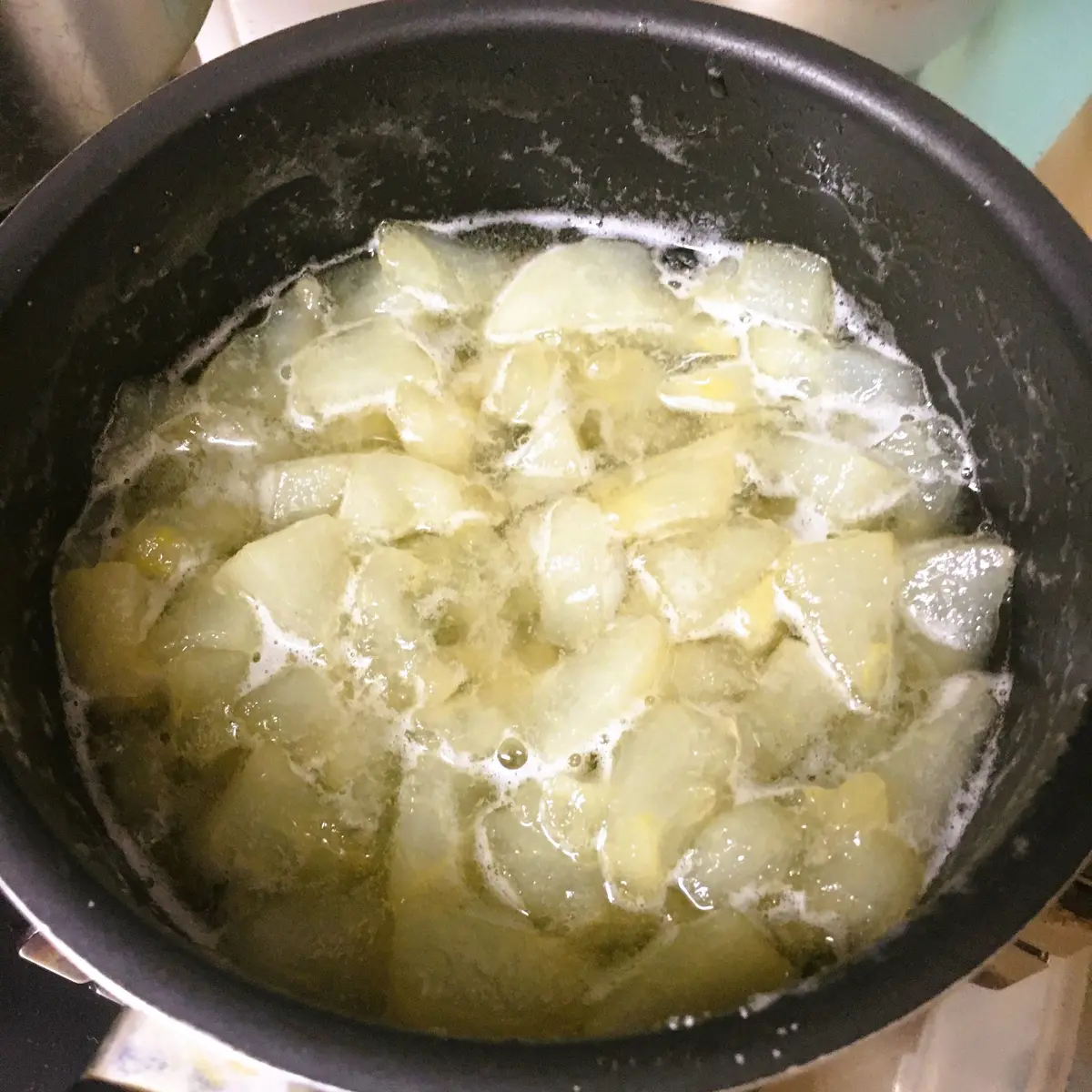 煮るととろみがついてジャムっぽい感じ