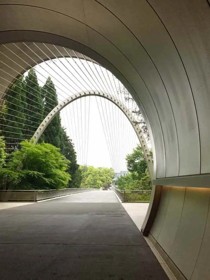 ミホミュージアム　ミホブリッジ　フォトジェニック　トンネルを抜けると