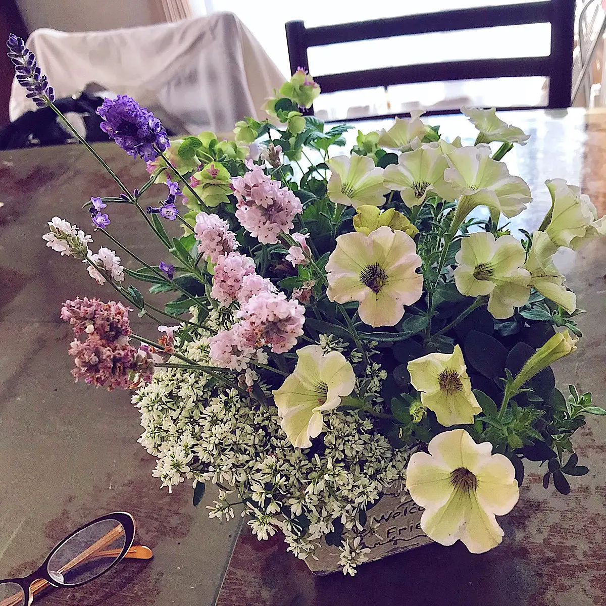 白基調の寄せ植えポット