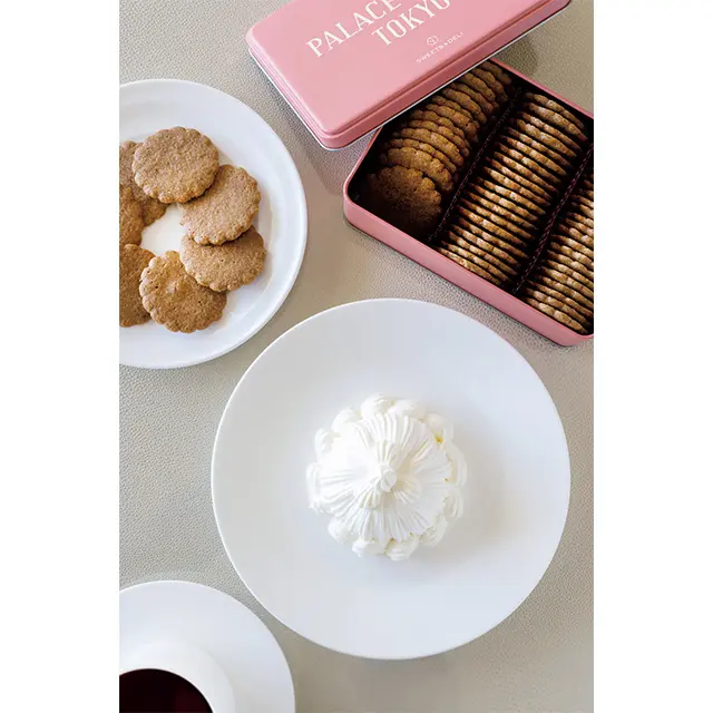 ホテル伝統の「マロンシャンティイ」（￥1,580）は、イ ンルームダイニングでも