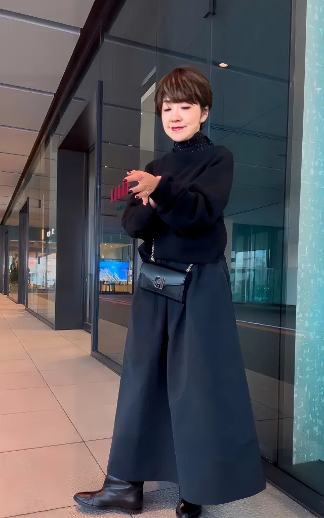 アクティブな日のオールブラックコーデ。の画像_1