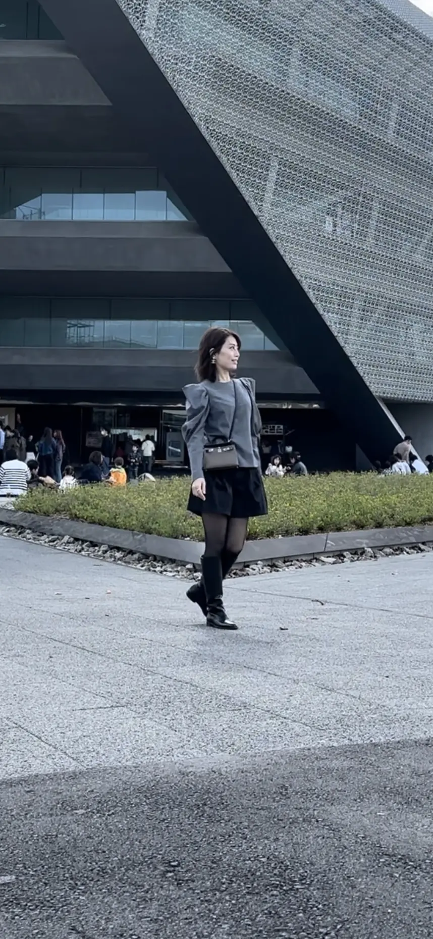 買い足したトップスのカラーはグレーの画像_4