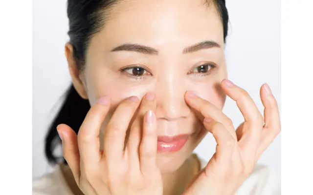 顔の中心をゆるませ微小循環の滞りを解除