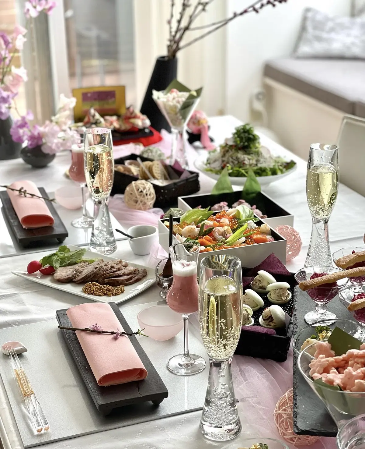 ひな祭りのテーブルコーディネートとお料理の画像_1