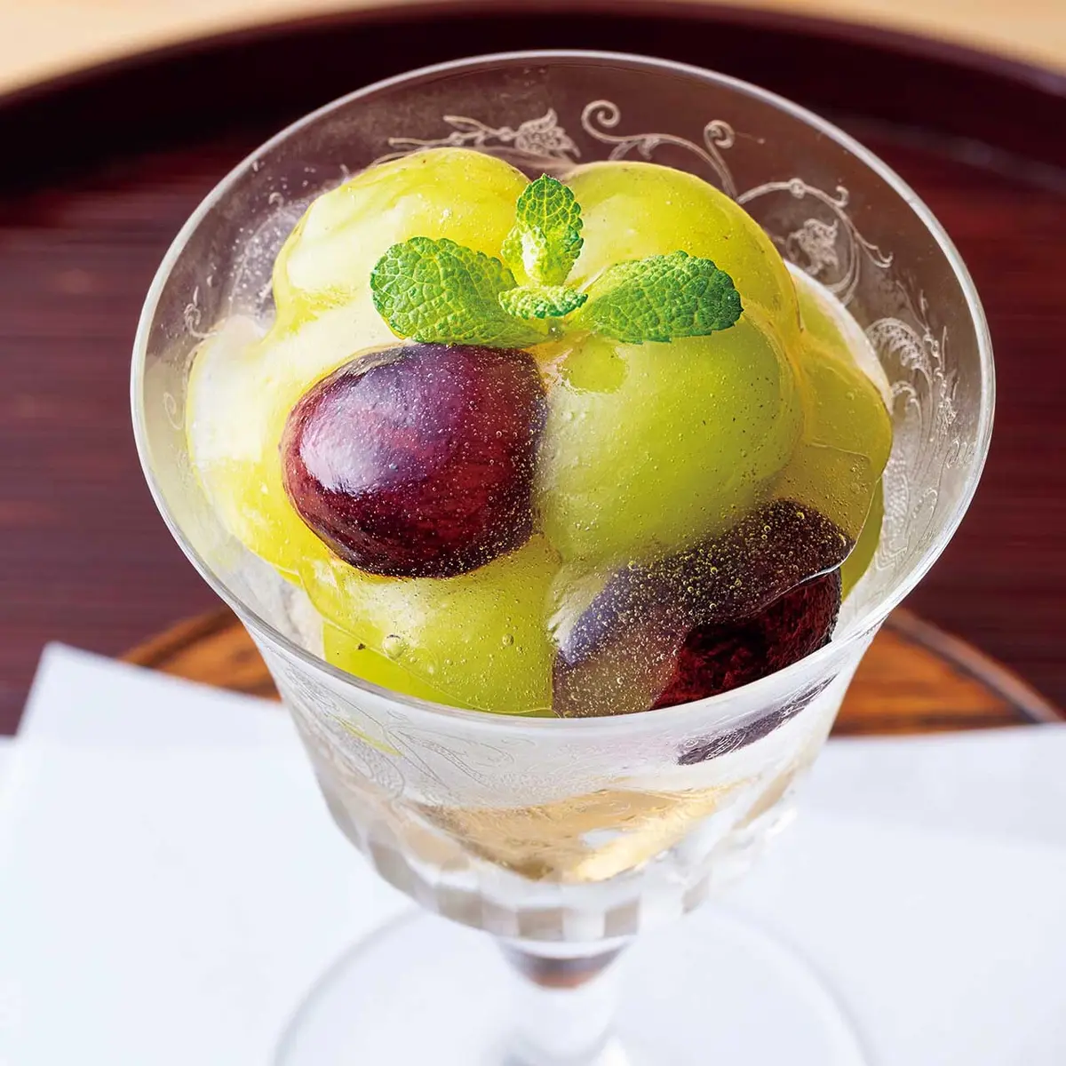 シャインマスカ ットと巨峰のパフェ