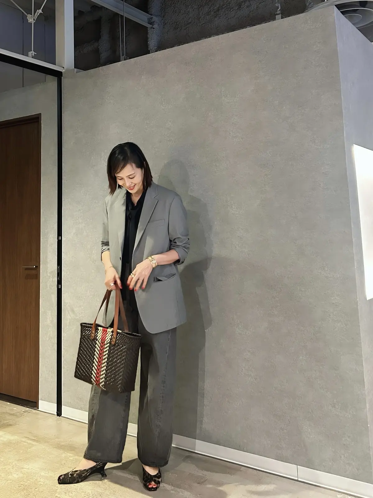 メンズ物を着る時こそ小物は女性らしくの画像_7