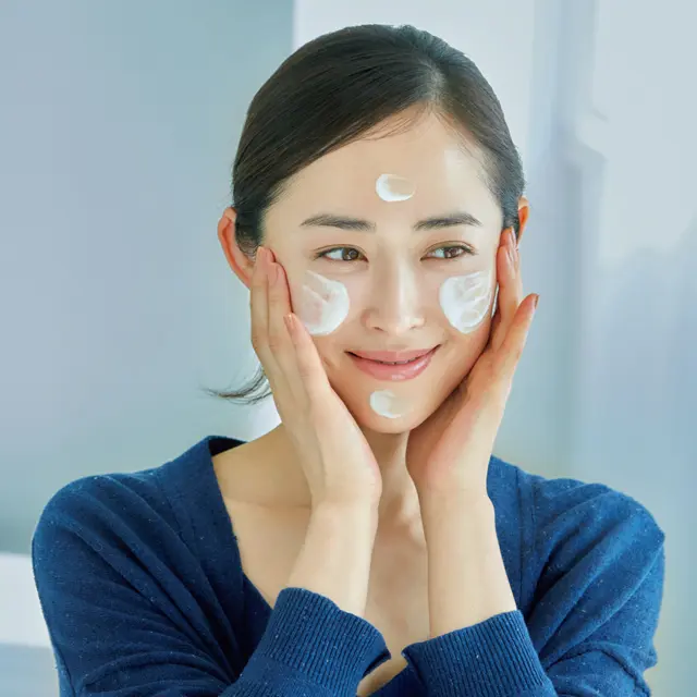 クレンジングだけ？ 洗顔だけ？ 常にW洗顔？ どれも不正解。大人ほど、その日の肌を見ながらの「洗い分け」を。