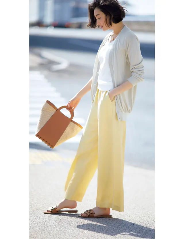 イエローのワイドパンツでリラックスコーデのLIZA