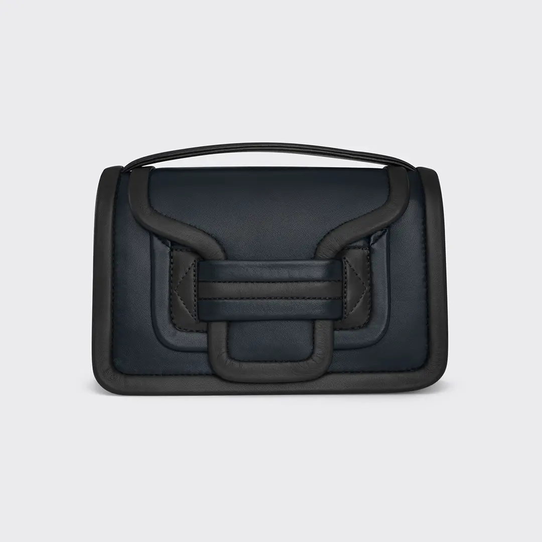 ピエール　アルディのアルファバッグ。エクラプレミアム通販の別注カラー。