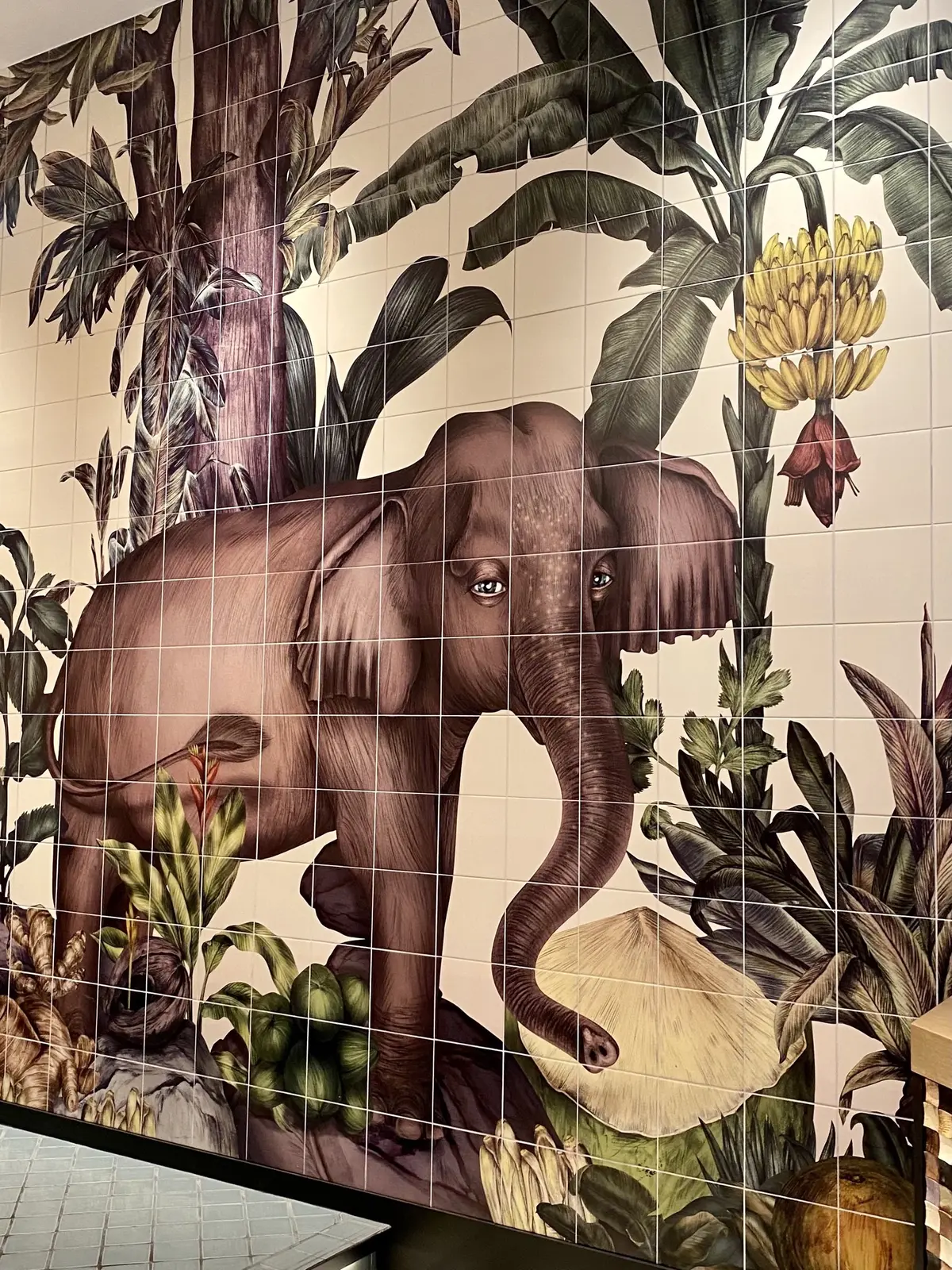 店内の壁がサファリ調