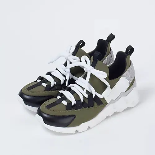 万能カーディガンや名品シューズ、最旬シルの画像_8