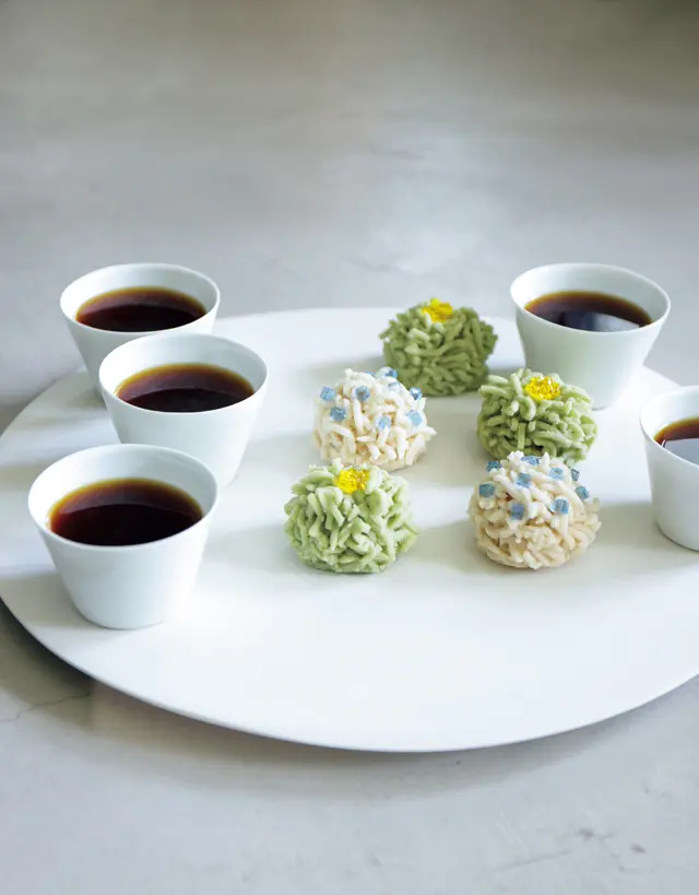 【BREAK TIME】ストレートでいただく、澄んだ味わいのスペシャルティコーヒーと、上生菓子の組み合わせは至福です